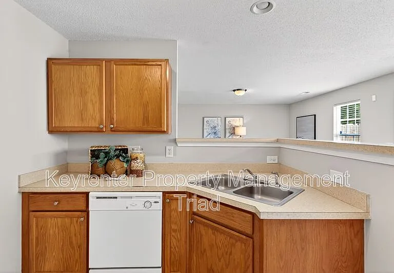 2703 Stafford St — Photo 43