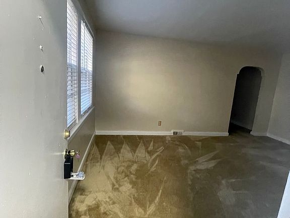 4th image of 119 Tyler Cres E #1