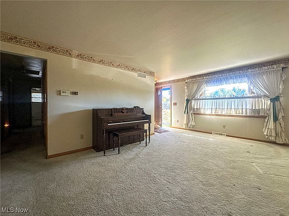 4th image of 834 Bowman St