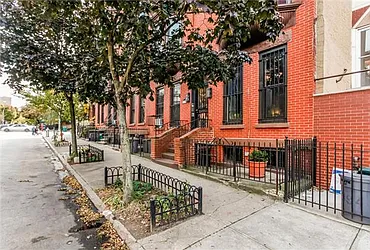 Sold by Avenue Sotheby's International Realty