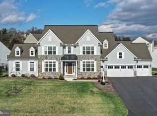 1067 Valley Crossing Dr, Lititz, PA 17543