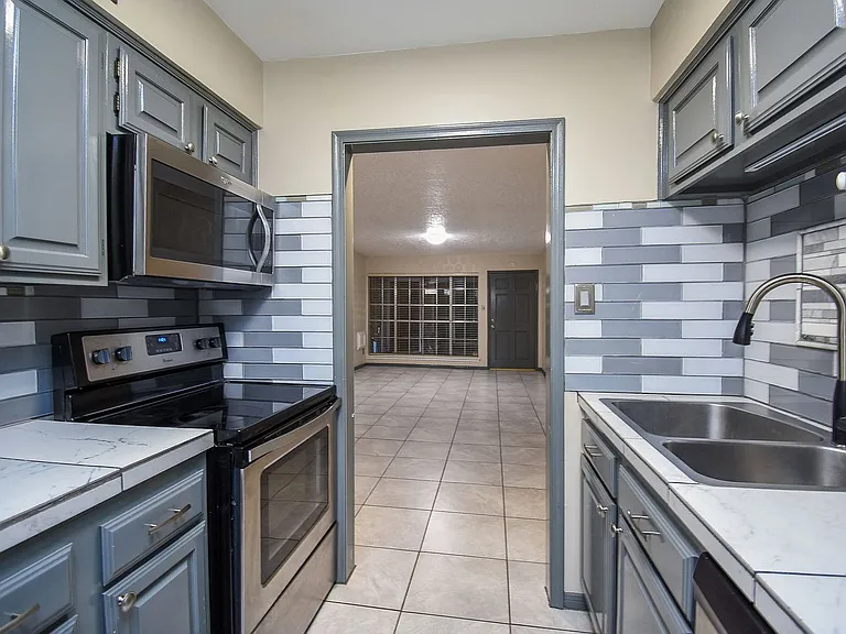 2507 Montrose Blvd #22 — Photo 16
