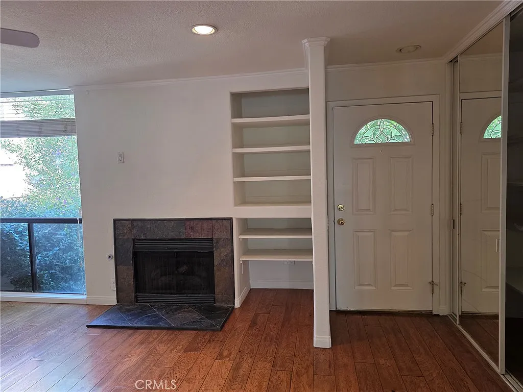 Building Photo - 10231 Independence Ave #C12