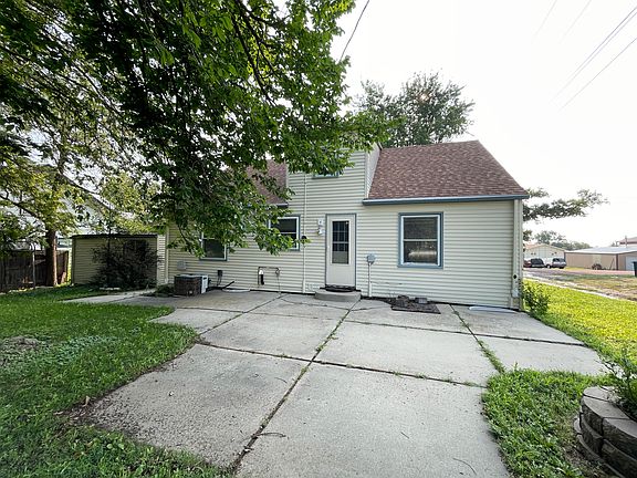 5th image of 105 Blowers Ave N