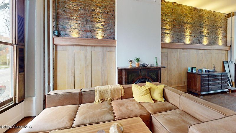 4th image of 484 Madison Avenue