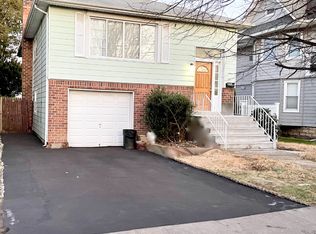 29 Sycamore St, West Hempstead, NY 11552