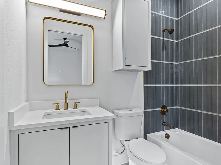 410 Avenue L #B — Photo 18