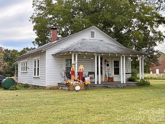 3rd image of 292 Williamsburg Rd