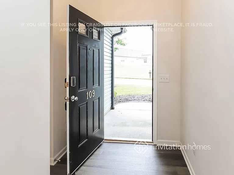 109 Brookbank Ct — Photo 4