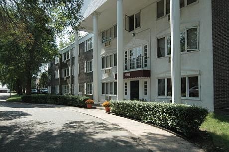 2nd image of 1740 Larpenteur Ave W #2D