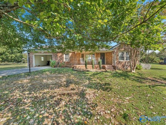 973 Walker Ln, New Market, AL 35761
