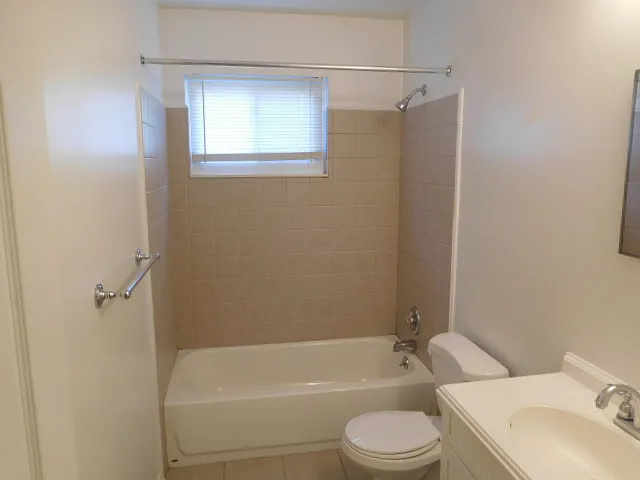 501 E Breckenridge St — Photo 17