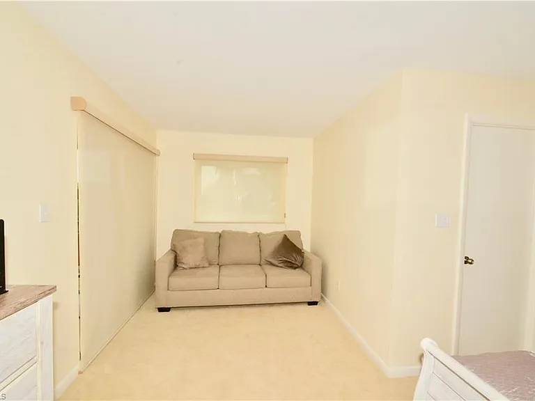 555 Park Shore Dr #B-309 — Photo 14