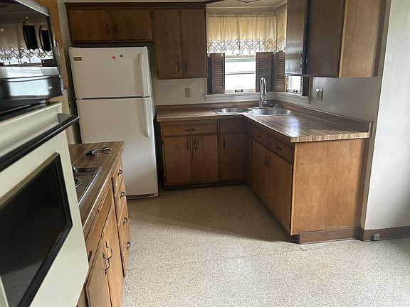 2nd image of 1019 14th St W
