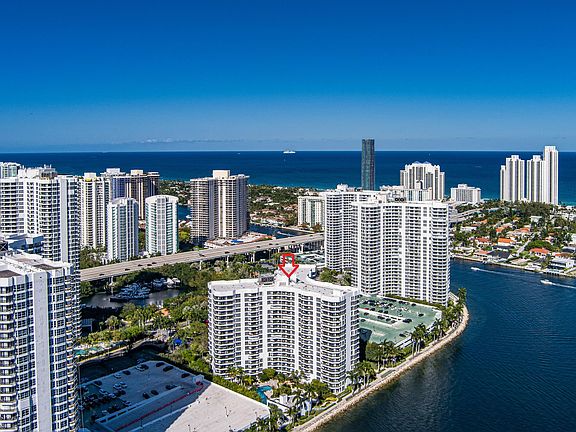 3rd image of 3600 Mystic Pointe Drive #Ph16
