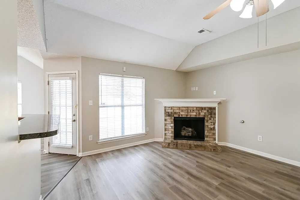 4 bed, 3.0 bath, 2470 sqft, $2,420 — Photo 3