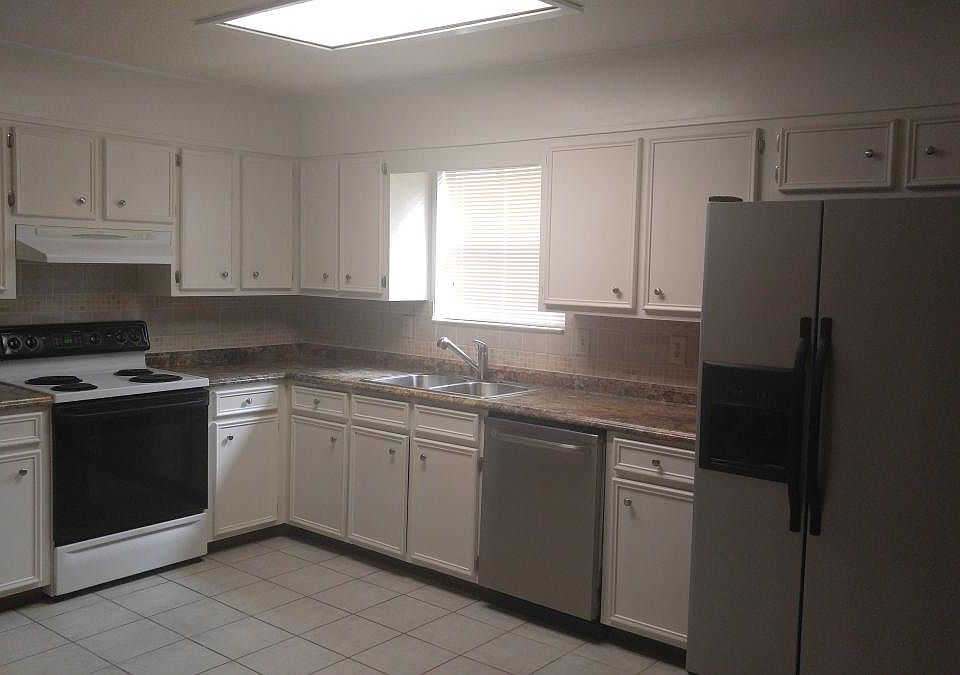 1st image of 2940 Willow Pl