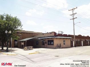 832 N Main St, Russell, KS 67665