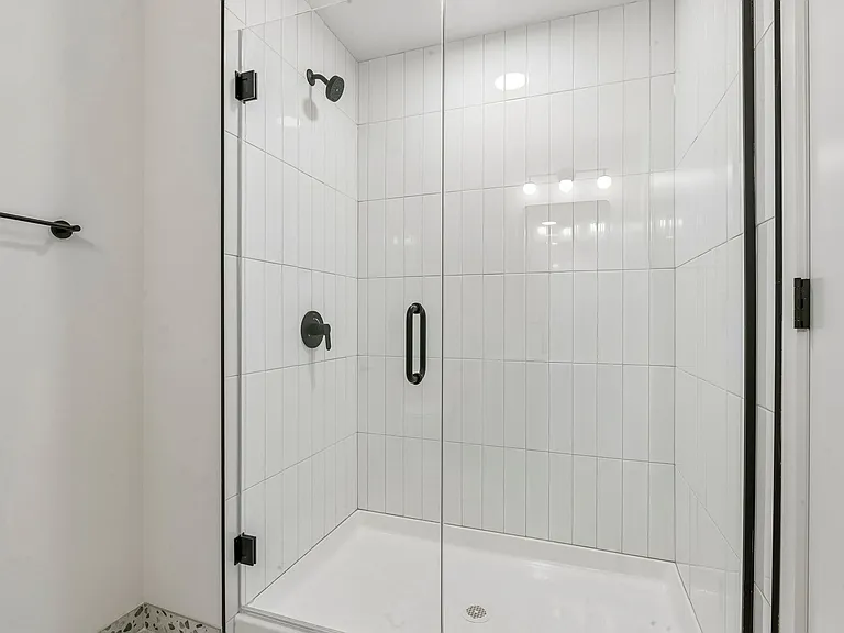 1100-15 W Grand Ave #519 — Photo 25