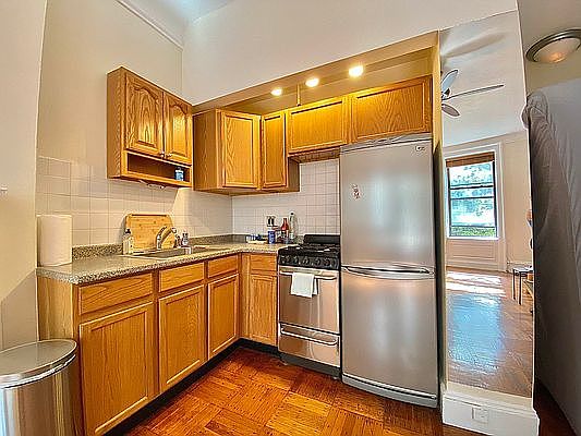 5th image of 309 W 84th St #3A