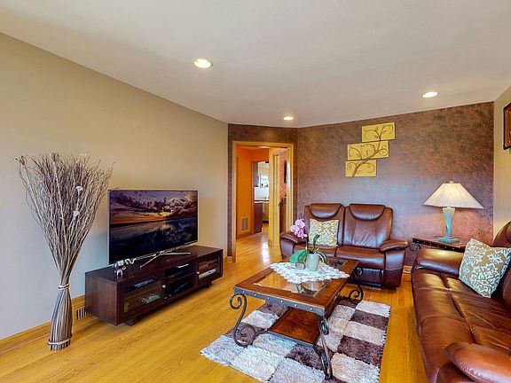 5th image of 7514 W Gunnison St