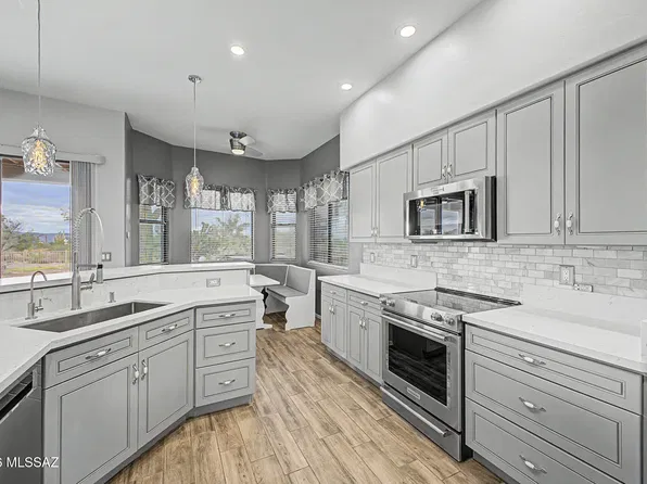 9821 N Sunset Creek Pl, Tucson, AZ 85742
