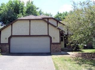 920 101st Ave NE, Blaine, MN 55434