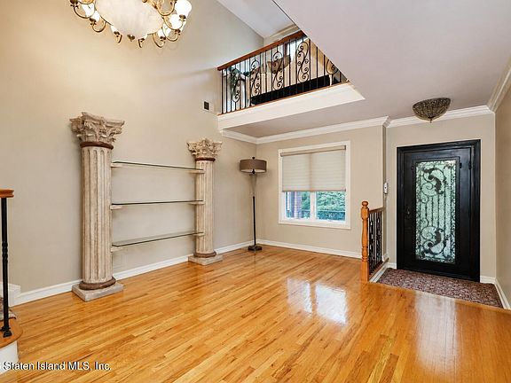 4th image of 218 Alverson Ave