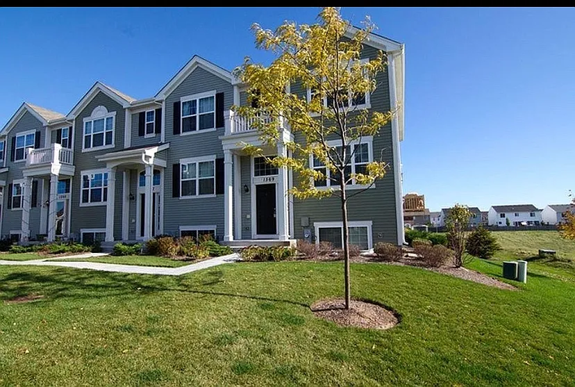 3 bed, 2.5 bath, 1757 sqft, $2,850 — Photo 2