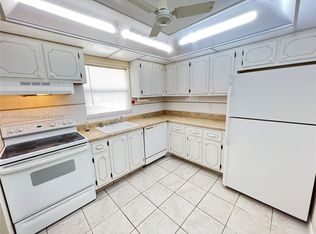 403 SW Natura Ave APT F, Deerfield Beach, FL 33441