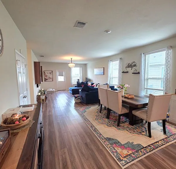 350 Bedford Falls Ln — Photo 4