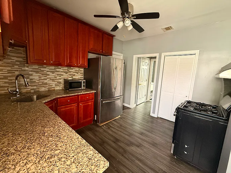 165 N 11th St #2 — Photo 7
