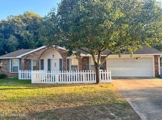 2005 Graveline Rd, Gautier, MS 39553