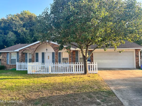 2005 Graveline Rd, Gautier, MS 39553