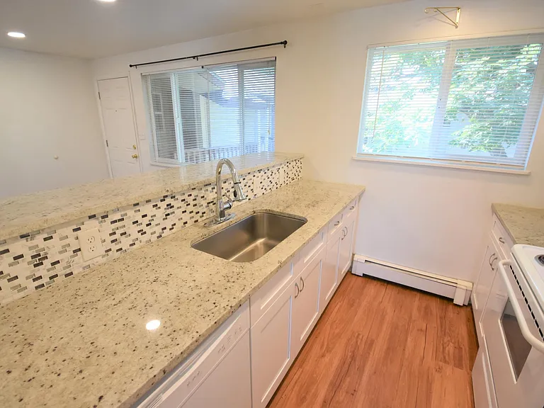 1920 19th St #11 — Photo 10