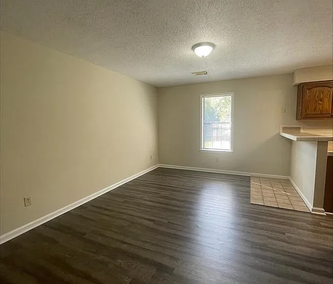 8470 Rutherford Dr — Photo 3