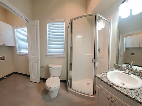 2nd Floor Bath with W/D Hook Ups