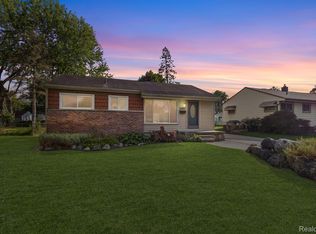 32635 John Hauk St, Garden City, MI 48135