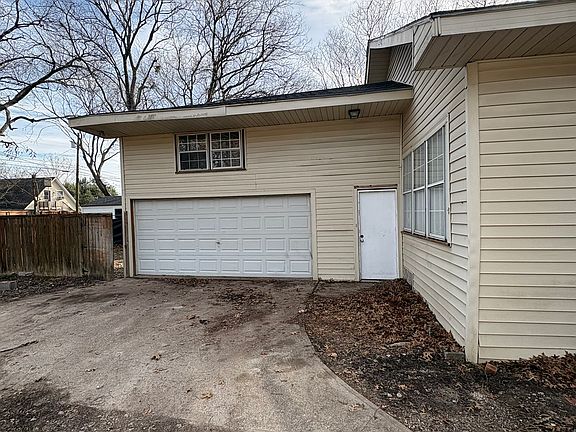 2nd image of 304 University Ave