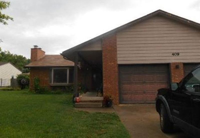 2nd image of 409 N Basswood Ln