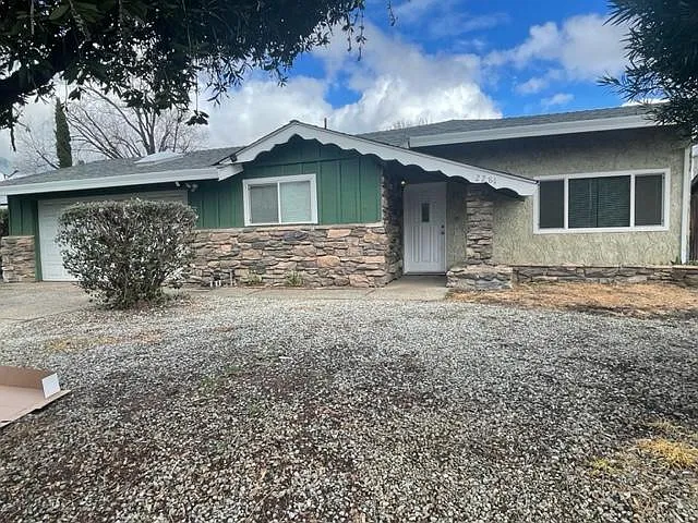 2281 Notre Dame Blvd — Photo 2