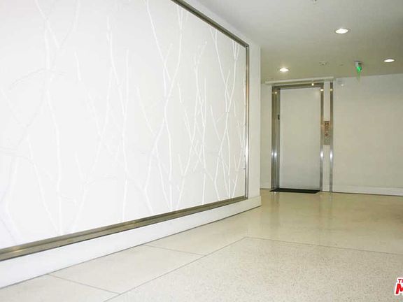 3rd image of 304 S Elm Dr APT 505
