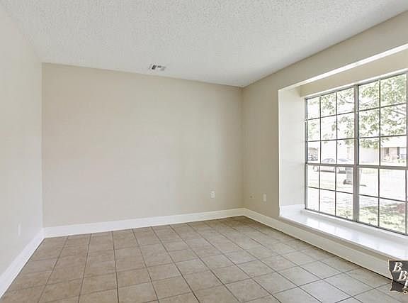 2nd image of 910 Pueblo Dr