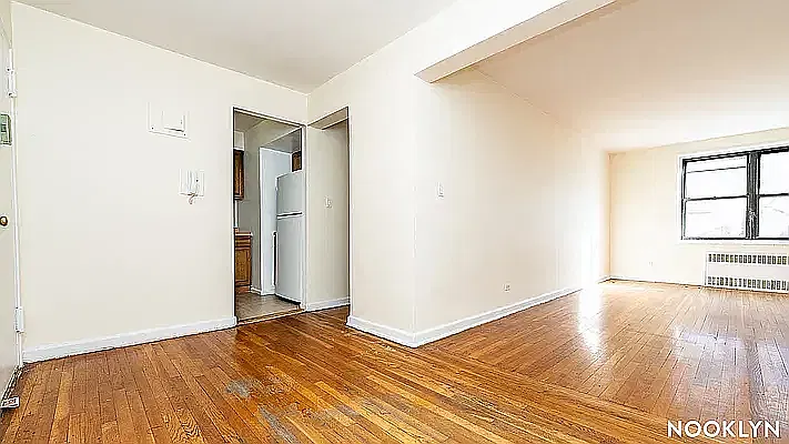 34-15 Parsons Boulevard — Photo 4