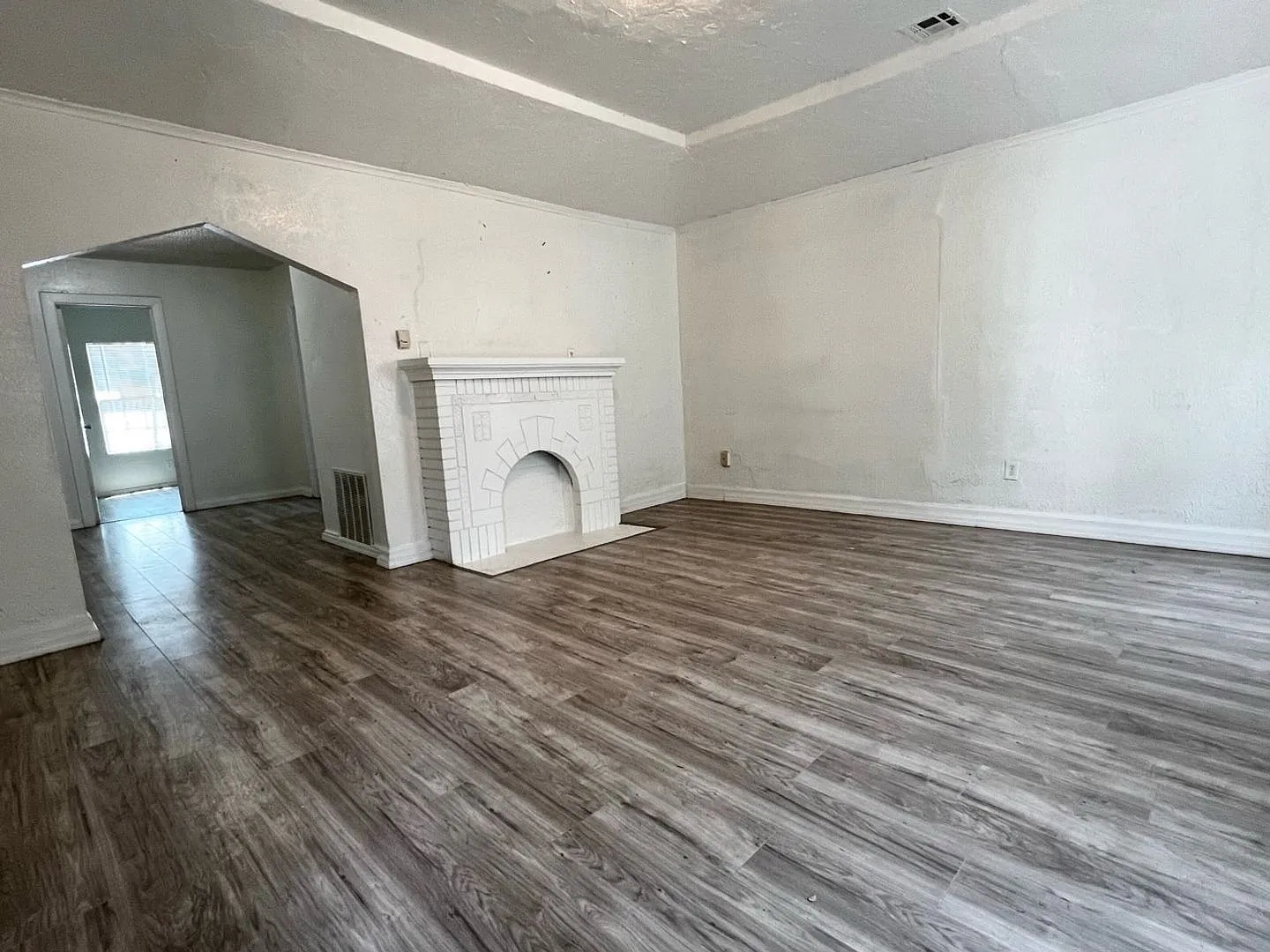 Huge 2 bed 1 bath — Photo 3