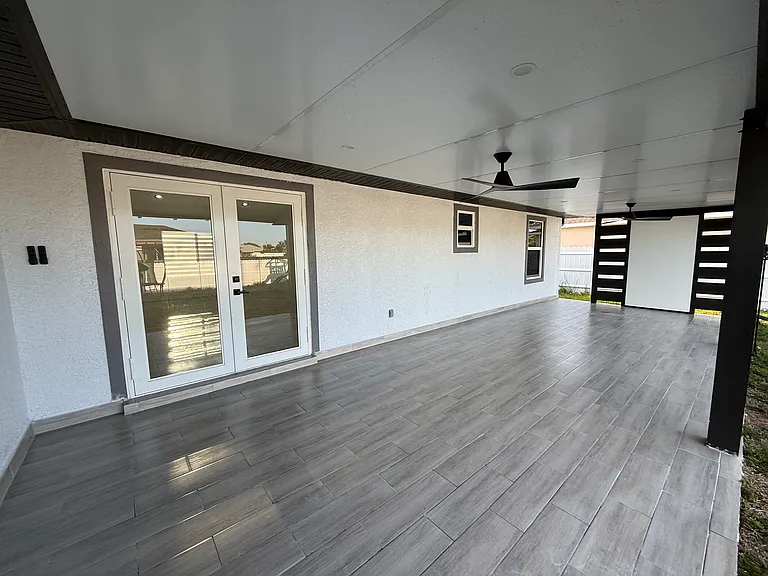 1209 NE 6th Ave — Photo 25