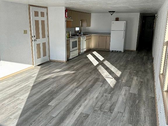 4th image of 1025 Montana Ave
