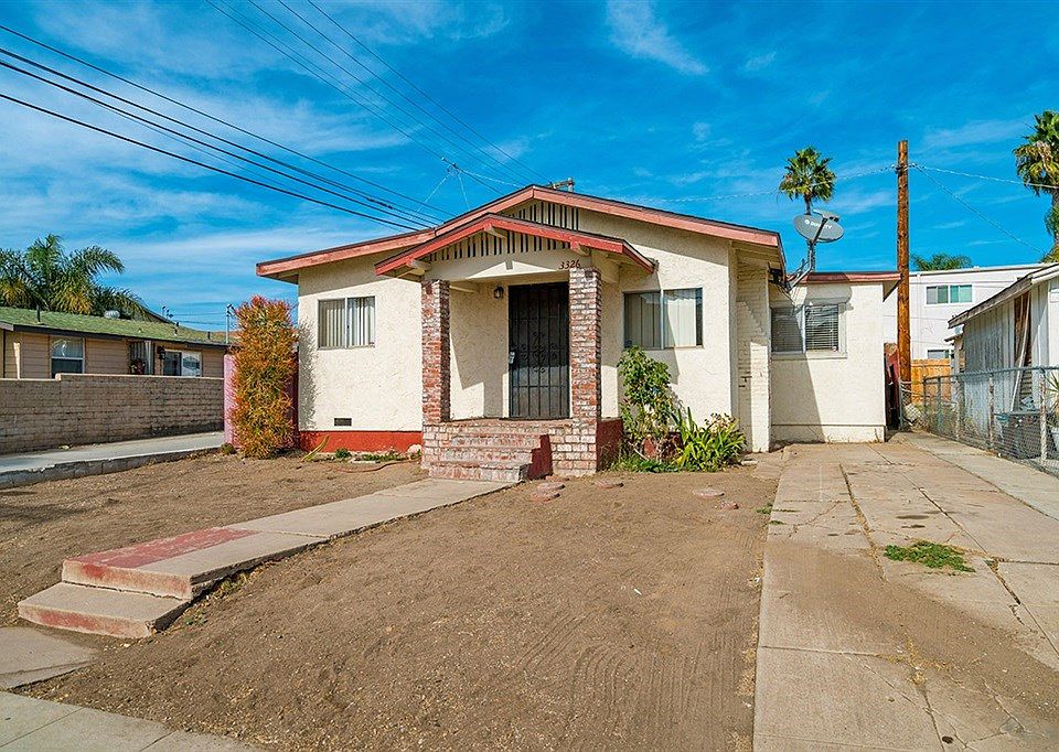 Amazing corner lot property!