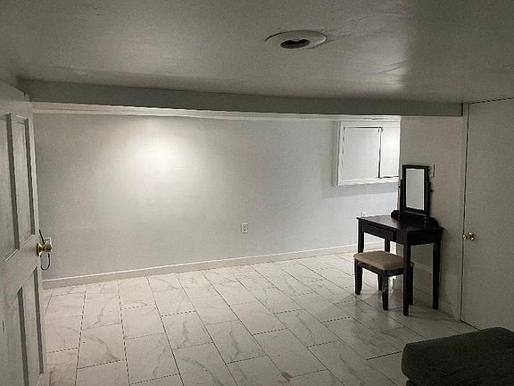 3rd image of 1631 Melville St #22
