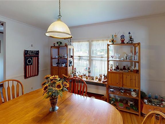 5th image of 301 Scottholm Ter